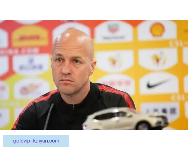 克鲁伊夫的足球理念持续影响当代球队战术发展与精神塑造